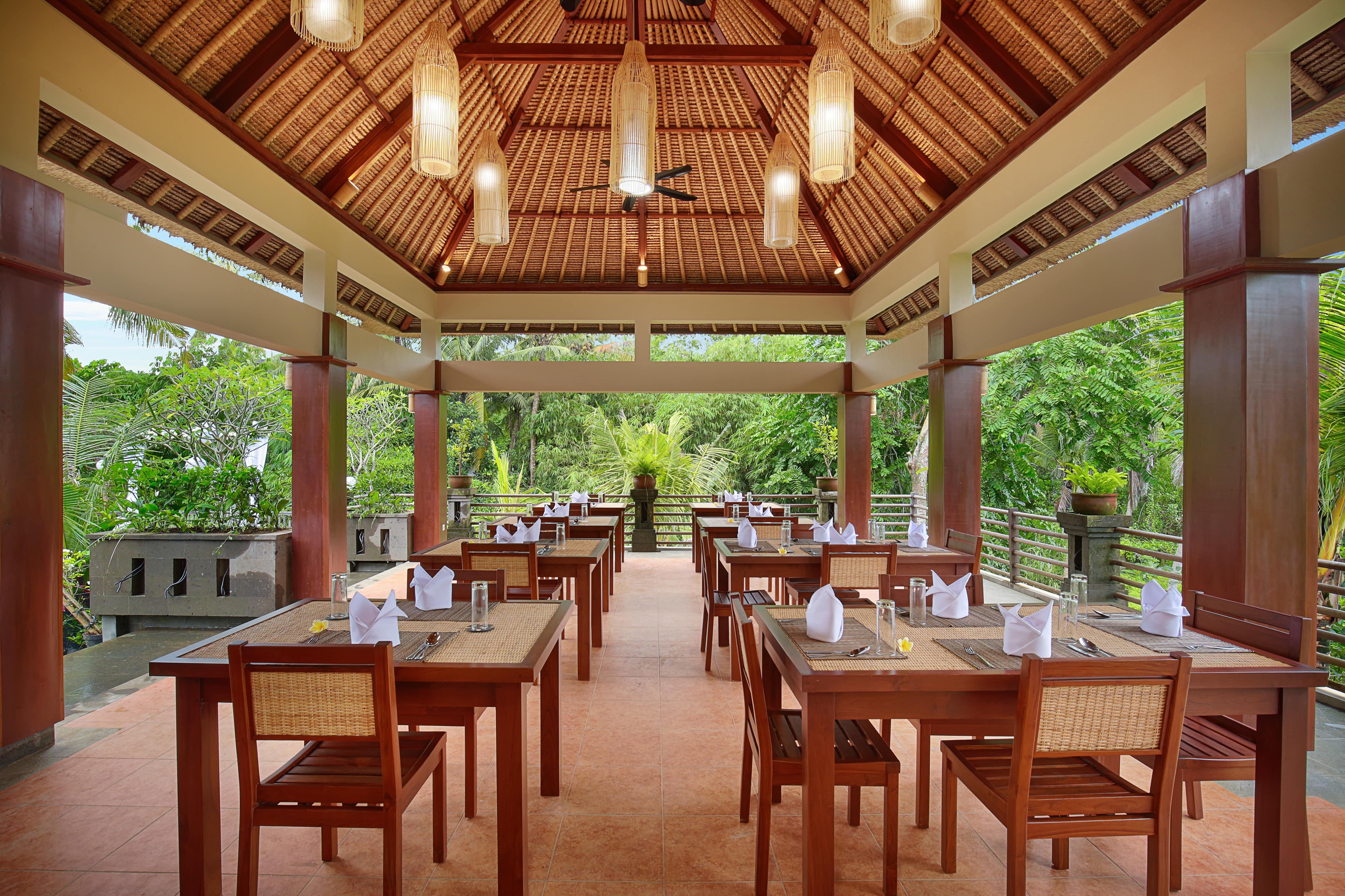 อูบุด นยูห์ บาหลี รีสอร์ต แอนด์ สปา Hotel ภายนอก รูปภาพ The restaurant at the resort